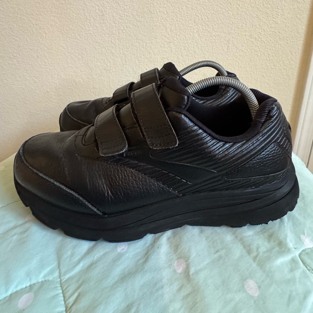 Brooks Addiction Black Leather Footwear Men’s size 9.5 Extra Wide